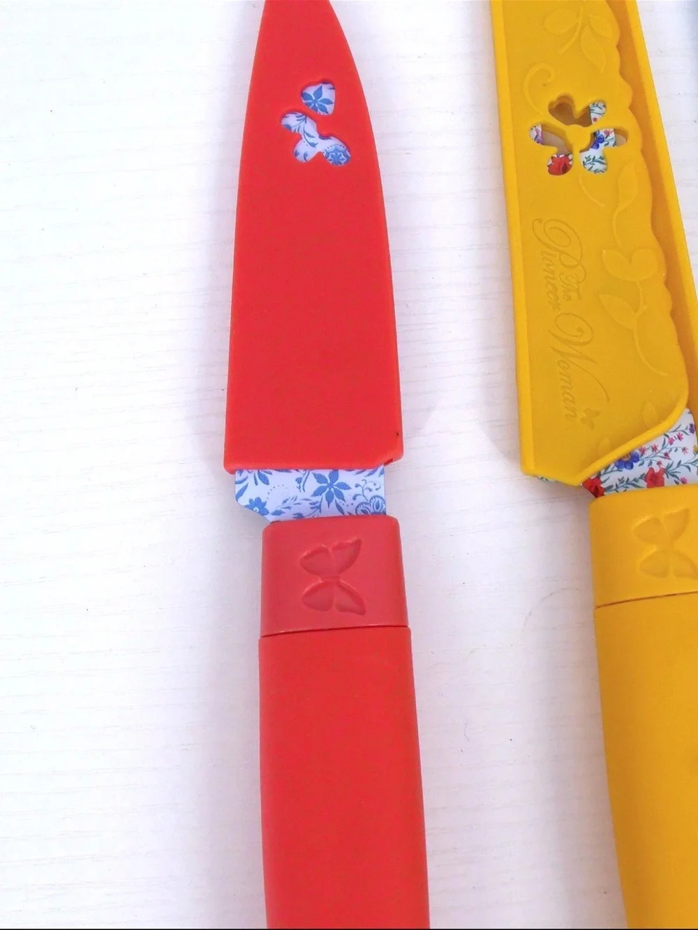 4 Piece Pioneer Woman Floral Knife Cutlery Set Colorful w/ Covers
